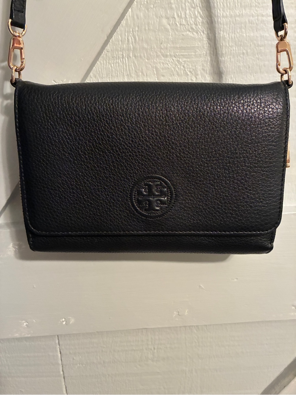 Tory Burch black pebbled bombe flat cross body wallet